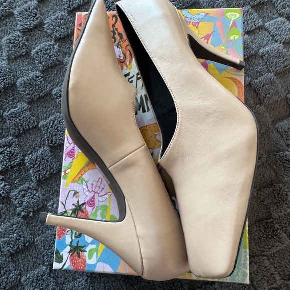Natalya Women's Cream Heels - Picture 4 of 5